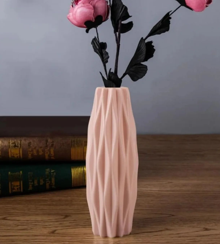 MINIMALIST STYLE VASE