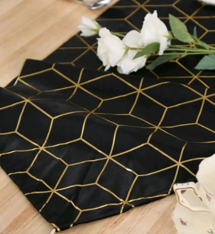 GEOMETRIC PATTERN TABLE RUNNER WITH TASSEL