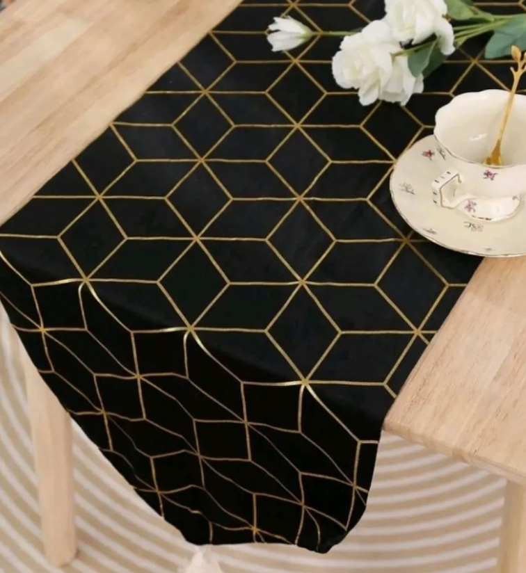 GEOMETRIC PATTERN TABLE RUNNER WITH TASSEL